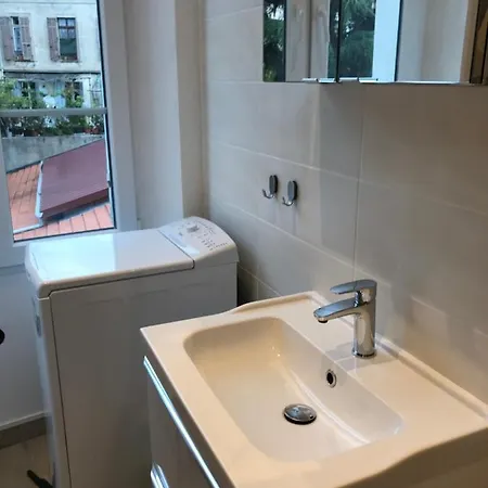 Center Apartment *